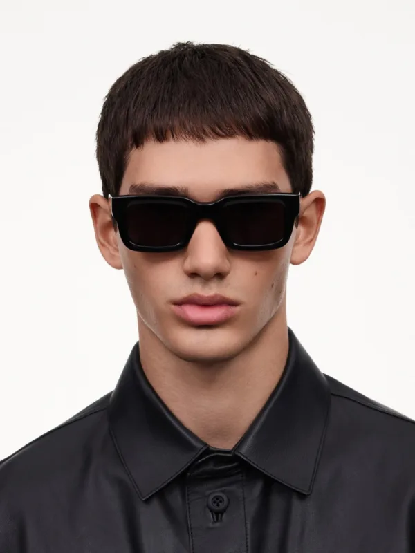 05.2 black 3